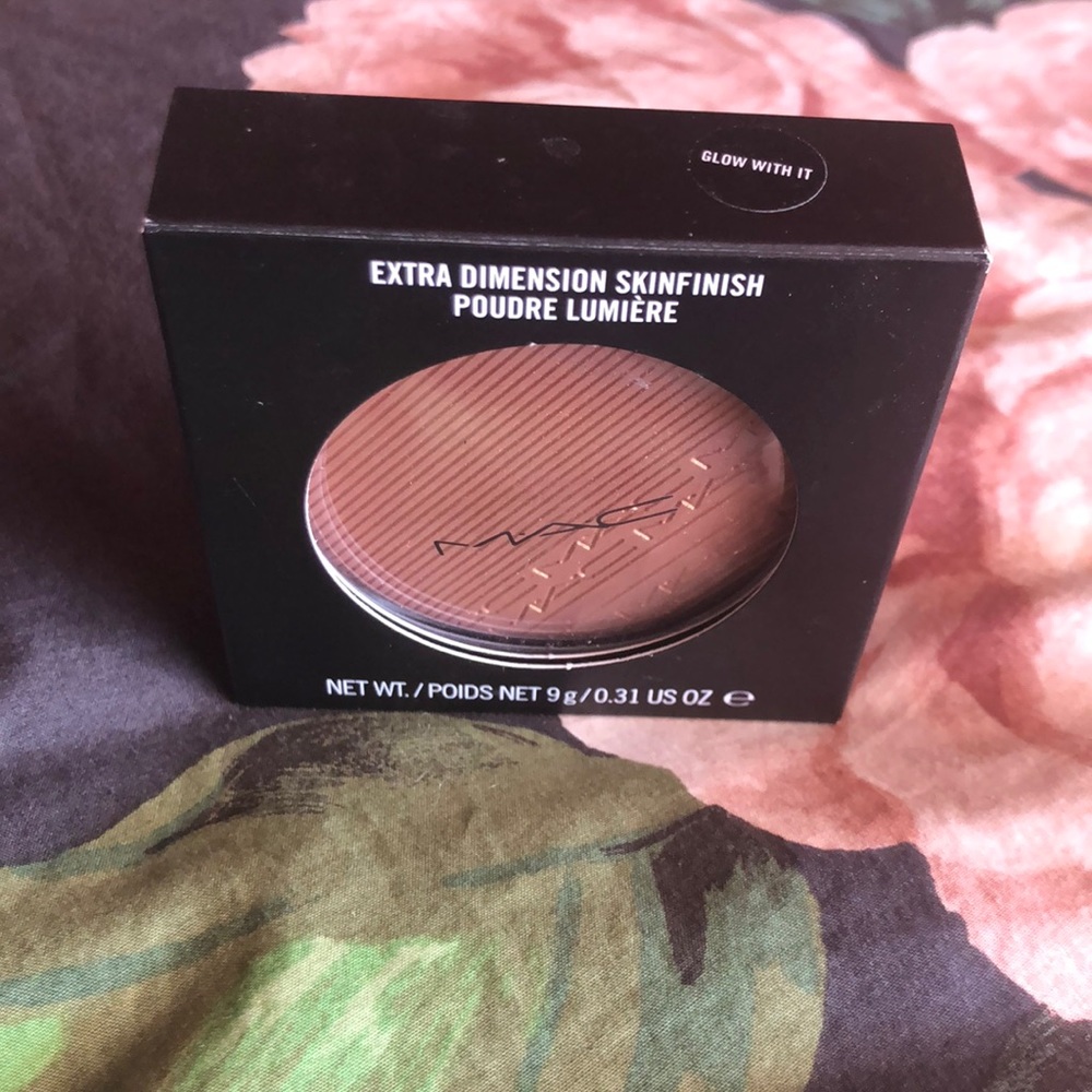 MAC ‘Glow With It’ Extra Dimension Skinfinish